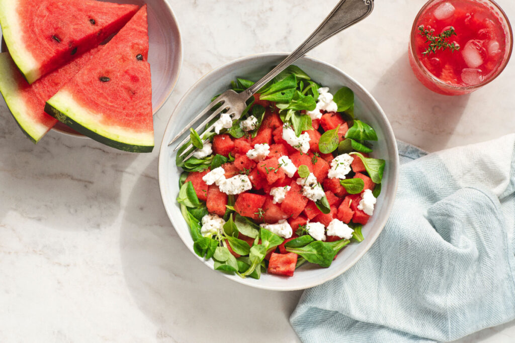 Sommerlicher Genuss Melonensalat mit Feta und Feldsalat