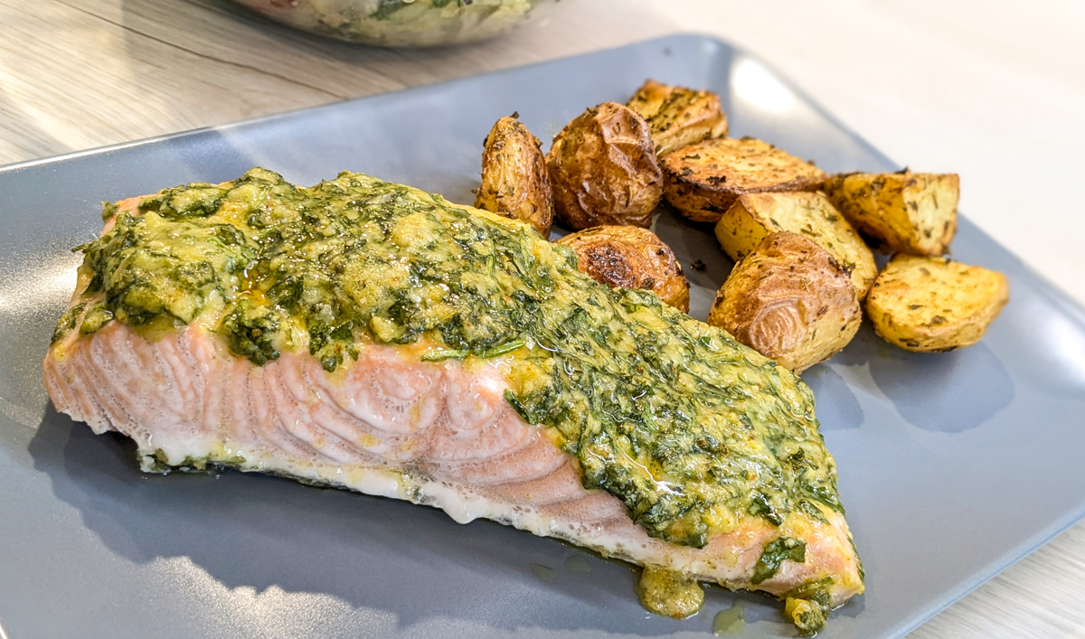 Lachs mit Spinat und Käse: gesund und schmackhaft