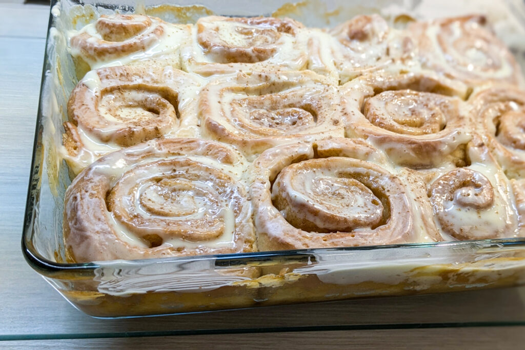 Duftend und unwiderstehlich Zimtschnecken mit Frosting