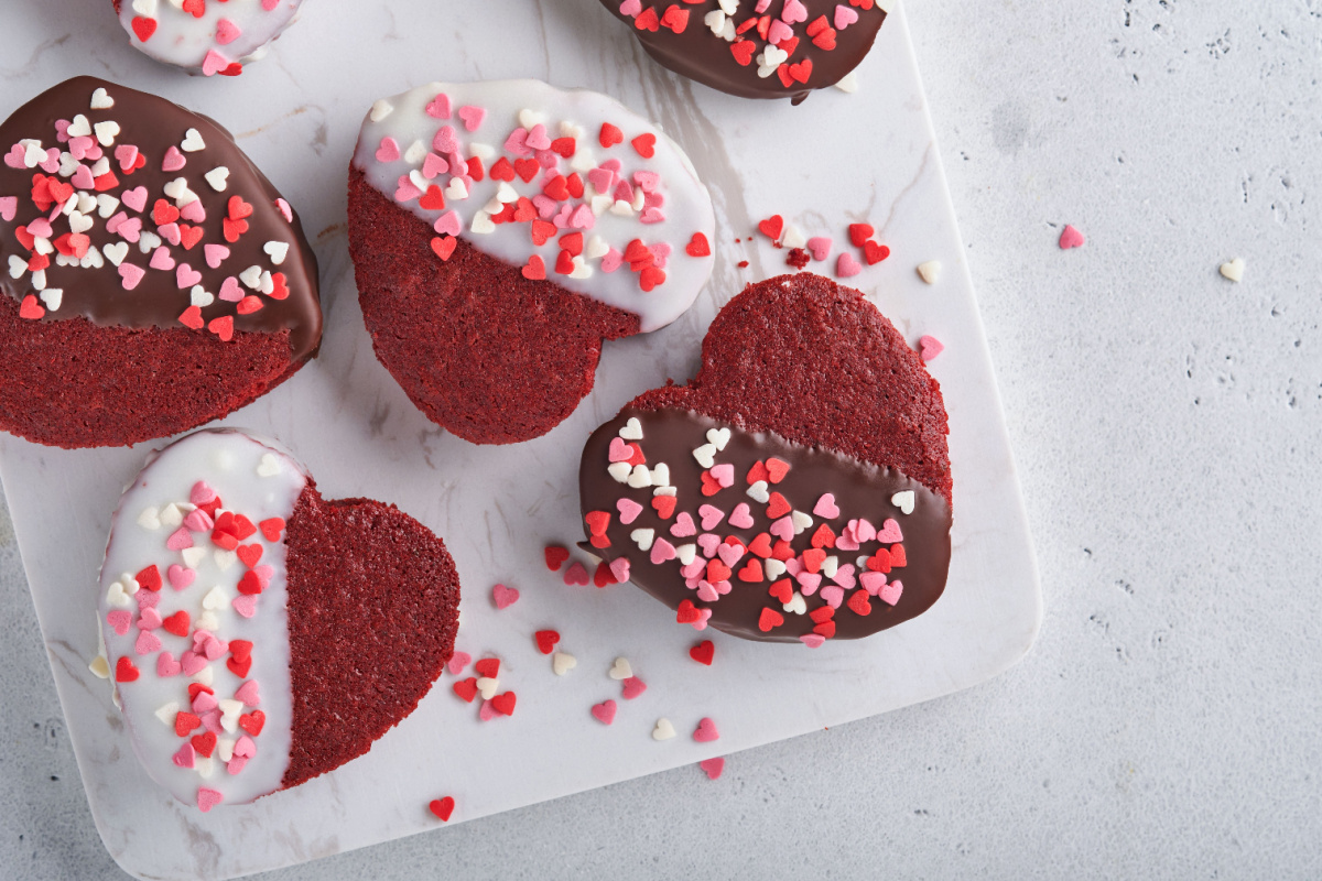 Saftige Red Velvet Brownies Dessert zum Valentinstag