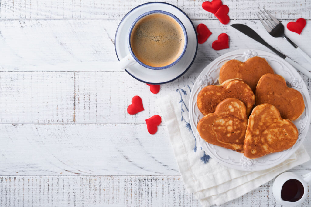 Valentinstag zum Genießen Pancakes in Herzform