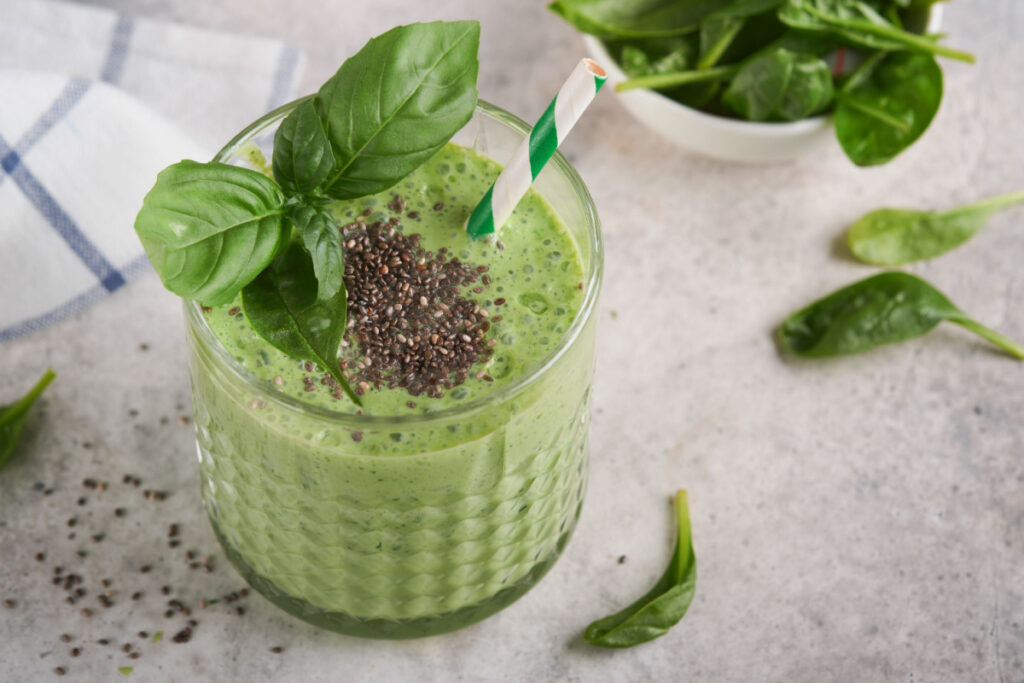 Der perfekte Start Spinatsmoothie mit Chia und Zitrone