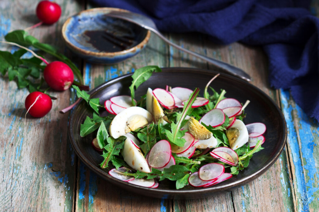 Frische Zutaten, die begeistern Feldsalat mit Radieschen