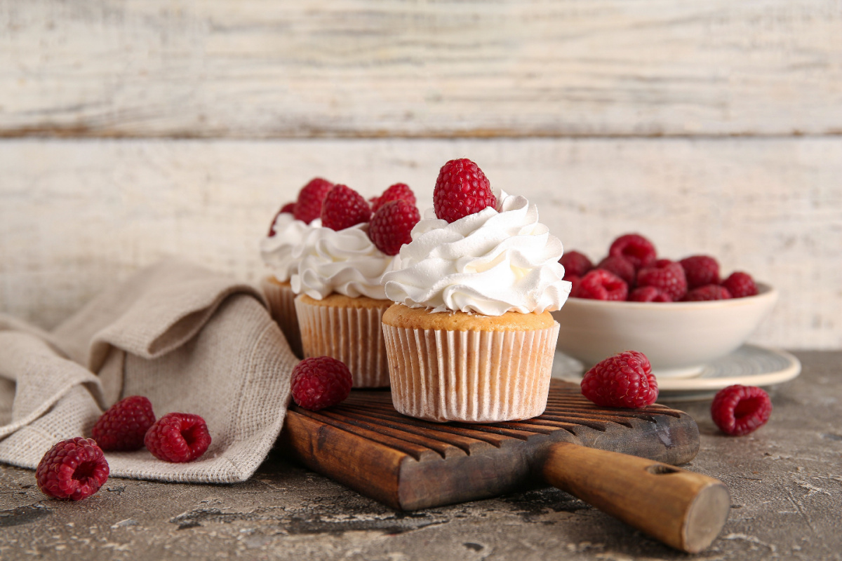 Fruchtige Verführung Vanille-Cupcakes mit Frosting